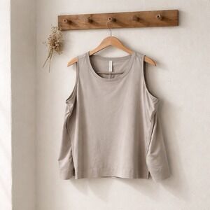 Stylus Tank Top Womens XL Beige Sleeveless Shell Crew Neck Excellent Stretch